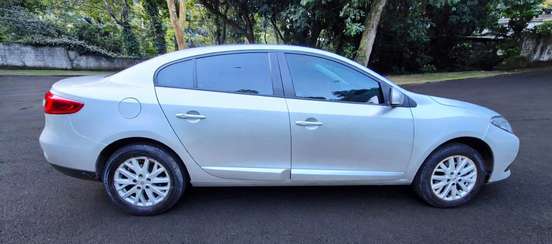 RENAULT-FLUENCE-2.0 DYNAMIQUE PLUS 16V FLEX 4P AUTOMÁTICO RENAULT-FLUENCE-2017