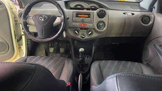 TOYOTA-ETIOS-2013