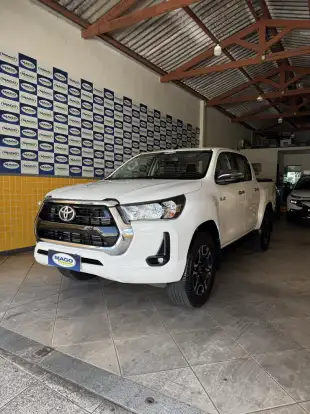 TOYOTA-HILUX-2023