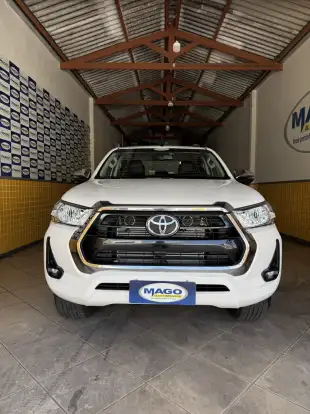 TOYOTA-HILUX-2023