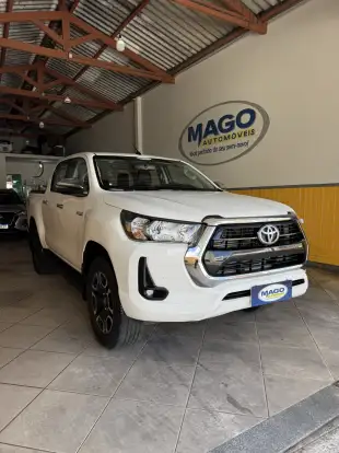 TOYOTA-HILUX-2023