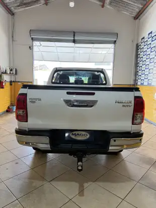 TOYOTA-HILUX-2023