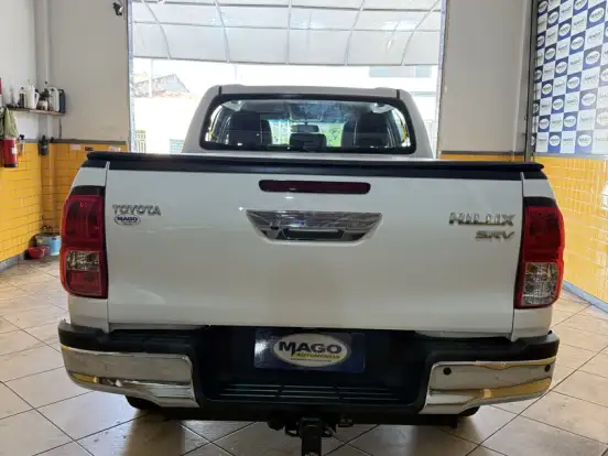 TOYOTA-HILUX-2.8 D-4D TURBO DIESEL CD SRV 4X4 AUTOMÁTICO TOYOTA-HILUX-2023
