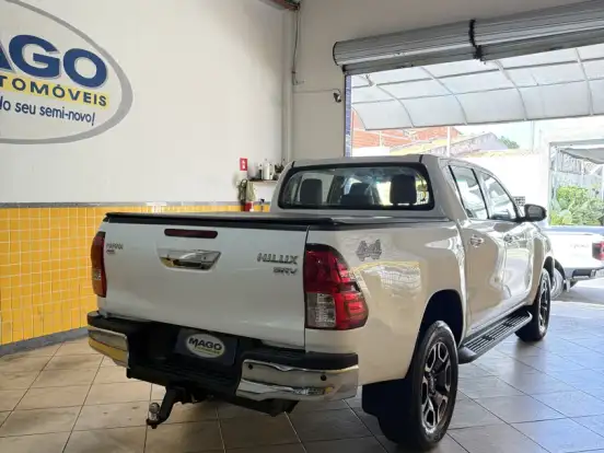 TOYOTA-HILUX-2.8 D-4D TURBO DIESEL CD SRV 4X4 AUTOMÁTICO TOYOTA-HILUX-2023