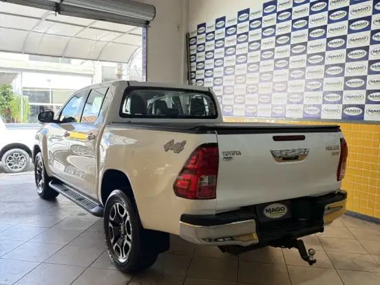 TOYOTA-HILUX-2.8 D-4D TURBO DIESEL CD SRV 4X4 AUTOMÁTICO TOYOTA-HILUX-2023