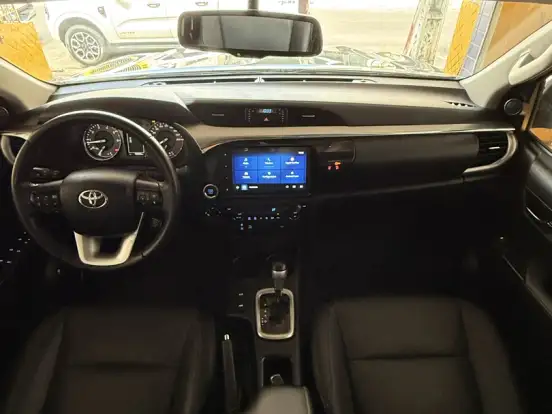 TOYOTA-HILUX-2.8 D-4D TURBO DIESEL CD SRV 4X4 AUTOMÁTICO TOYOTA-HILUX-2023