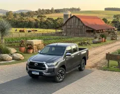 TOYOTA HILUX 2.8 D-4D TURBO DIESEL CD SRV 4X4 AUTOMÁTICO TOYOTA HILUX 2.8 D-4D TURBO DIESEL CD SRV 4X4 AUTOMÁTICO
