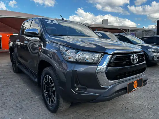 TOYOTA-HILUX-2.8 D-4D TURBO DIESEL CD SRV 4X4 AUTOMÁTICO TOYOTA-HILUX-2023