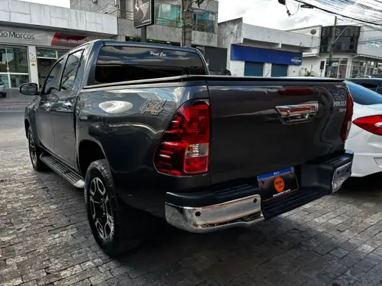 TOYOTA-HILUX-2.8 D-4D TURBO DIESEL CD SRV 4X4 AUTOMÁTICO TOYOTA-HILUX-2023