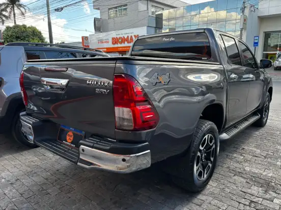 TOYOTA-HILUX-2.8 D-4D TURBO DIESEL CD SRV 4X4 AUTOMÁTICO TOYOTA-HILUX-2023