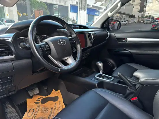 TOYOTA-HILUX-2023