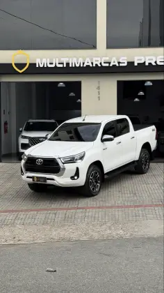 TOYOTA HILUX 2.8 D-4D TURBO DIESEL CD SRV 4X4 AUTOMÁTICO