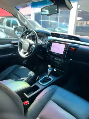TOYOTA-HILUX-2022
