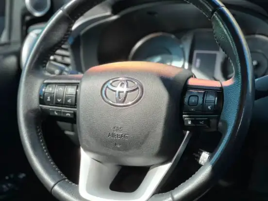 TOYOTA-HILUX-2.8 D-4D TURBO DIESEL CD SRX 4X4 AUTOMÁTICO TOYOTA-HILUX-2022