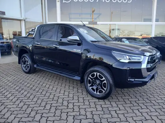 TOYOTA HILUX 2.8 D-4D TURBO DIESEL CD SRX 4X4 AUTOMÁTICO