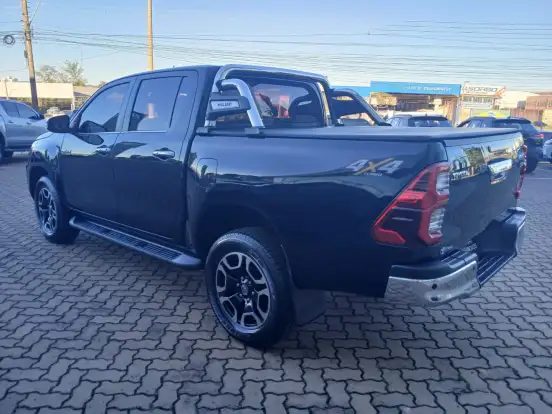 TOYOTA-HILUX-2023