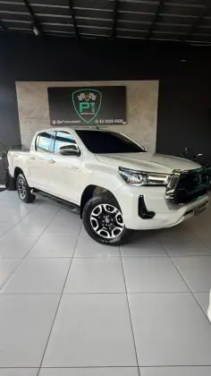 TOYOTA HILUX 2.8 D-4D TURBO DIESEL CD SRX 4X4 AUTOMÁTICO
