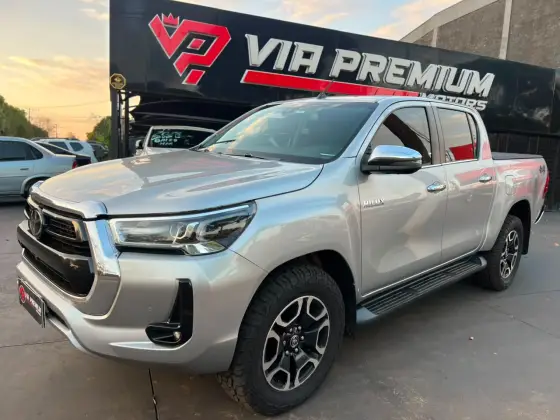 TOYOTA HILUX 2.8 D-4D TURBO DIESEL CD SRX 4X4 AUTOMÁTICO