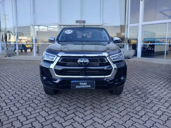 TOYOTA-HILUX-2.8 D-4D TURBO DIESEL CD SRX 4X4 AUTOMÁTICO TOYOTA-HILUX-2023