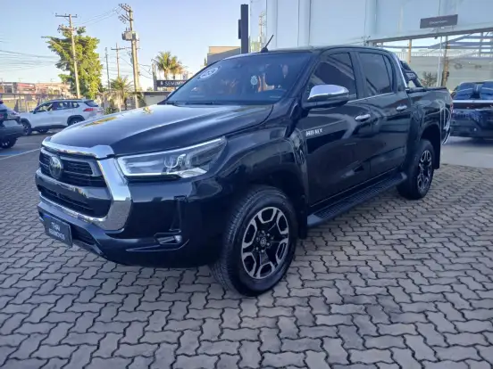 TOYOTA-HILUX-2.8 D-4D TURBO DIESEL CD SRX 4X4 AUTOMÁTICO TOYOTA-HILUX-2023