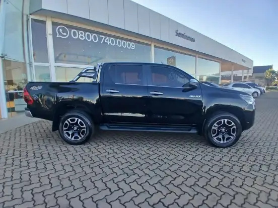 TOYOTA-HILUX-2023