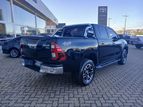 TOYOTA-HILUX-2023