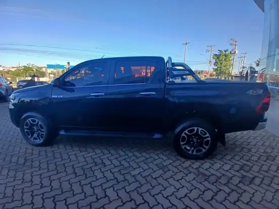 TOYOTA-HILUX-2023