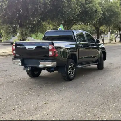 TOYOTA-HILUX-2021