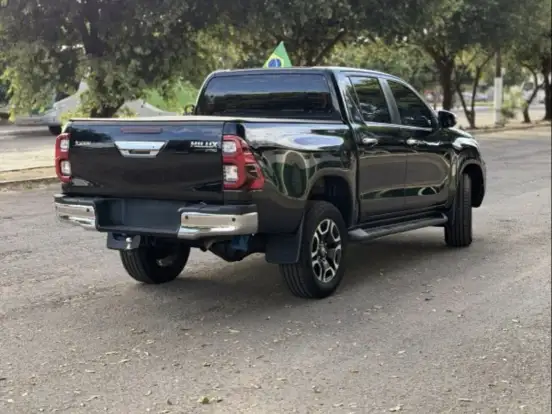 TOYOTA-HILUX-2.8 D-4D TURBO DIESEL CD SRX 4X4 AUTOMÁTICO TOYOTA-HILUX-2021