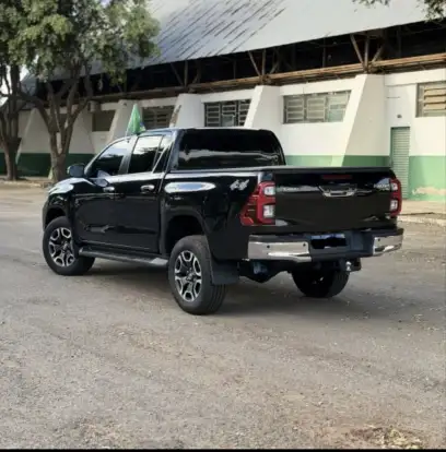 TOYOTA-HILUX-2.8 D-4D TURBO DIESEL CD SRX 4X4 AUTOMÁTICO TOYOTA-HILUX-2021