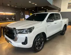 TOYOTA HILUX 2.8 D-4D TURBO DIESEL CD SRX PLUS 4X4 AUTOMÁTICO TOYOTA HILUX 2.8 D-4D TURBO DIESEL CD SRX PLUS 4X4 AUTOMÁTICO