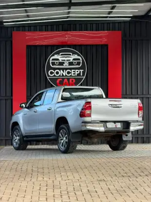 TOYOTA-HILUX-2015