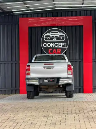 TOYOTA-HILUX-2015