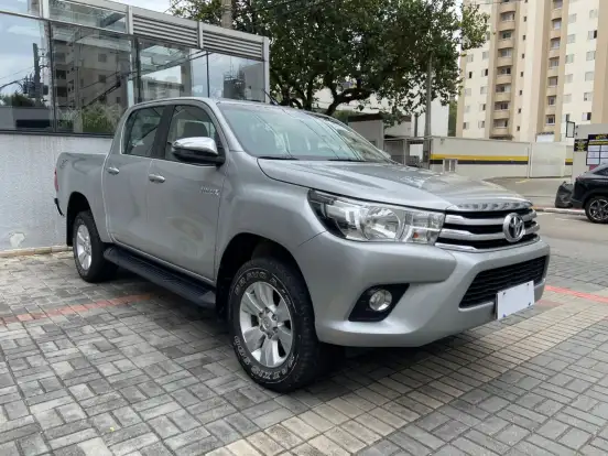 TOYOTA-HILUX-2.8 SRX 4X4 CD 16V DIESEL 4P AUTOMÁTICO TOYOTA-HILUX-2017