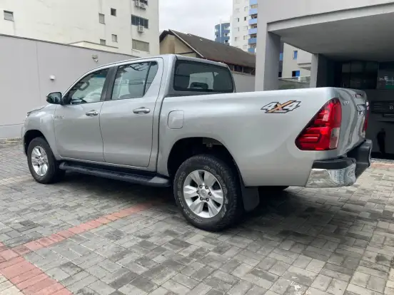 TOYOTA-HILUX-2.8 SRX 4X4 CD 16V DIESEL 4P AUTOMÁTICO TOYOTA-HILUX-2017