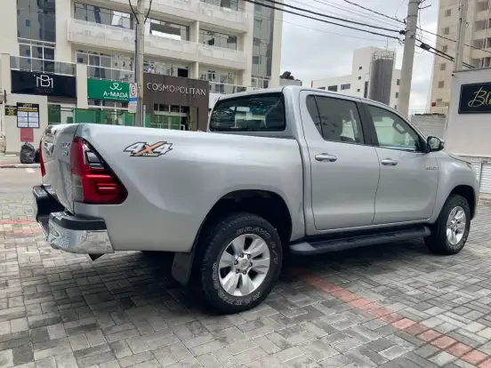 TOYOTA-HILUX-2.8 SRX 4X4 CD 16V DIESEL 4P AUTOMÁTICO TOYOTA-HILUX-2017