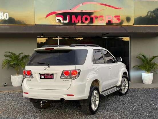 TOYOTA-HILUX-2013