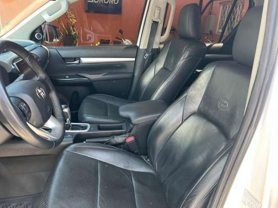 TOYOTA-HILUX-2019