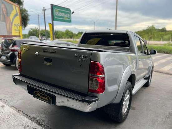 TOYOTA-HILUX-2014