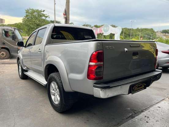 TOYOTA-HILUX-2.7 SR 4X2 CD 16V FLEX 4P AUTOMÁTICO TOYOTA-HILUX-2014