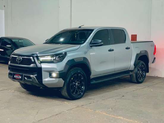 TOYOTA-HILUX-2023