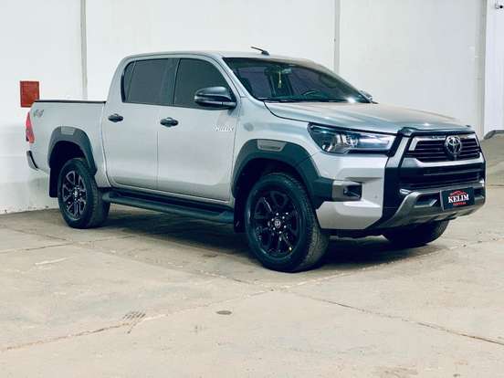 TOYOTA-HILUX-2023