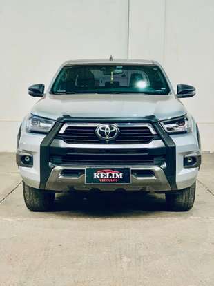 TOYOTA-HILUX-2023