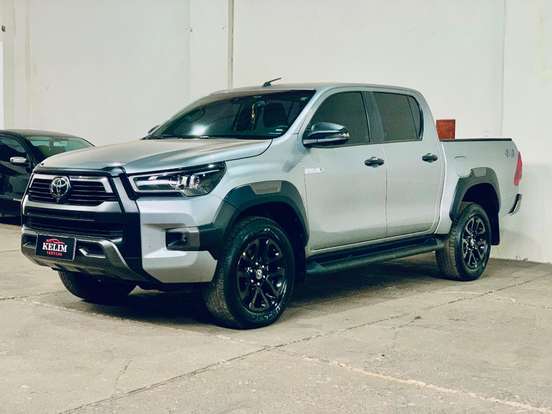 TOYOTA-HILUX-2023