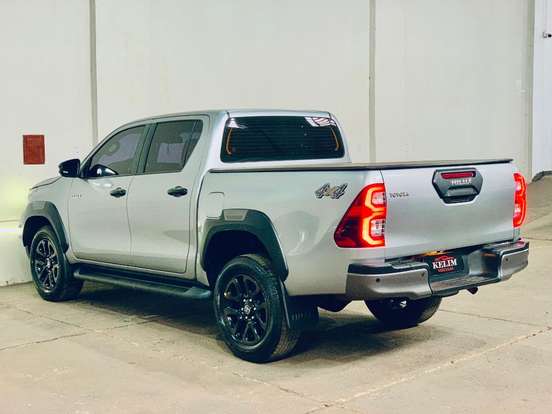 TOYOTA-HILUX-2023