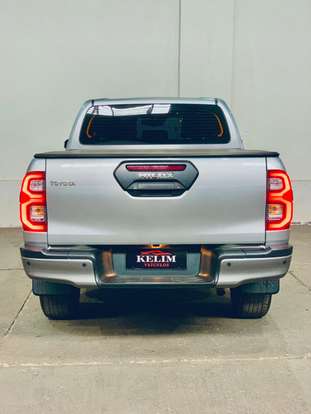 TOYOTA-HILUX-2023