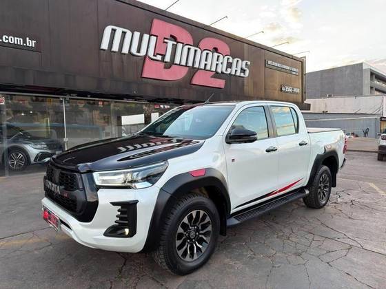 TOYOTA HILUX 2.8 D-4D TURBO DIESEL CD GR-S 4X4 AUTOMÁTICO