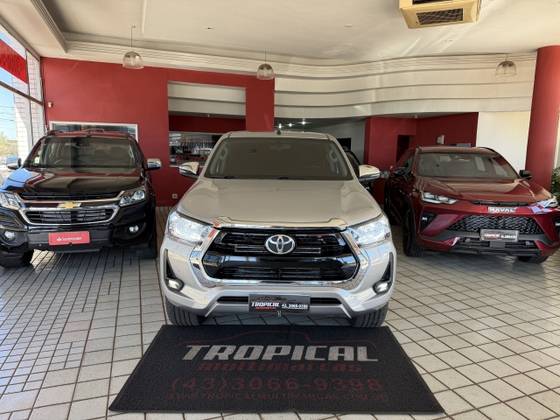 TOYOTA HILUX 2.8 D-4D TURBO DIESEL CD SR 4X4 AUTOMÁTICO