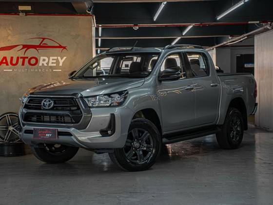 TOYOTA HILUX 2.8 D-4D TURBO DIESEL CD SR 4X4 AUTOMÁTICO