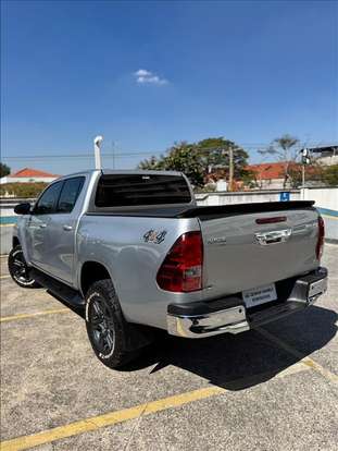 TOYOTA-HILUX-2024